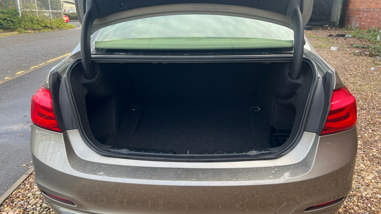 BMW 3 Series 330d xDrive Luxury 4dr Step Auto Diesel Saloon